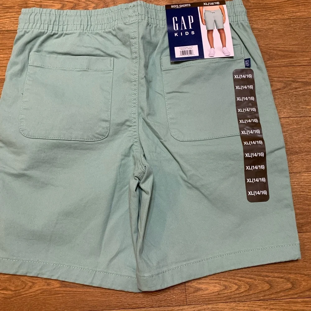 Boys  Light Green Casual Shorts size XL NWT